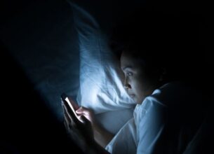10 symptomów nadużywania telefonu